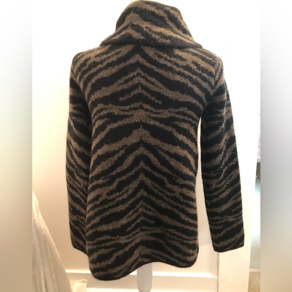 Brown and black sweater - Picture 4 of 5